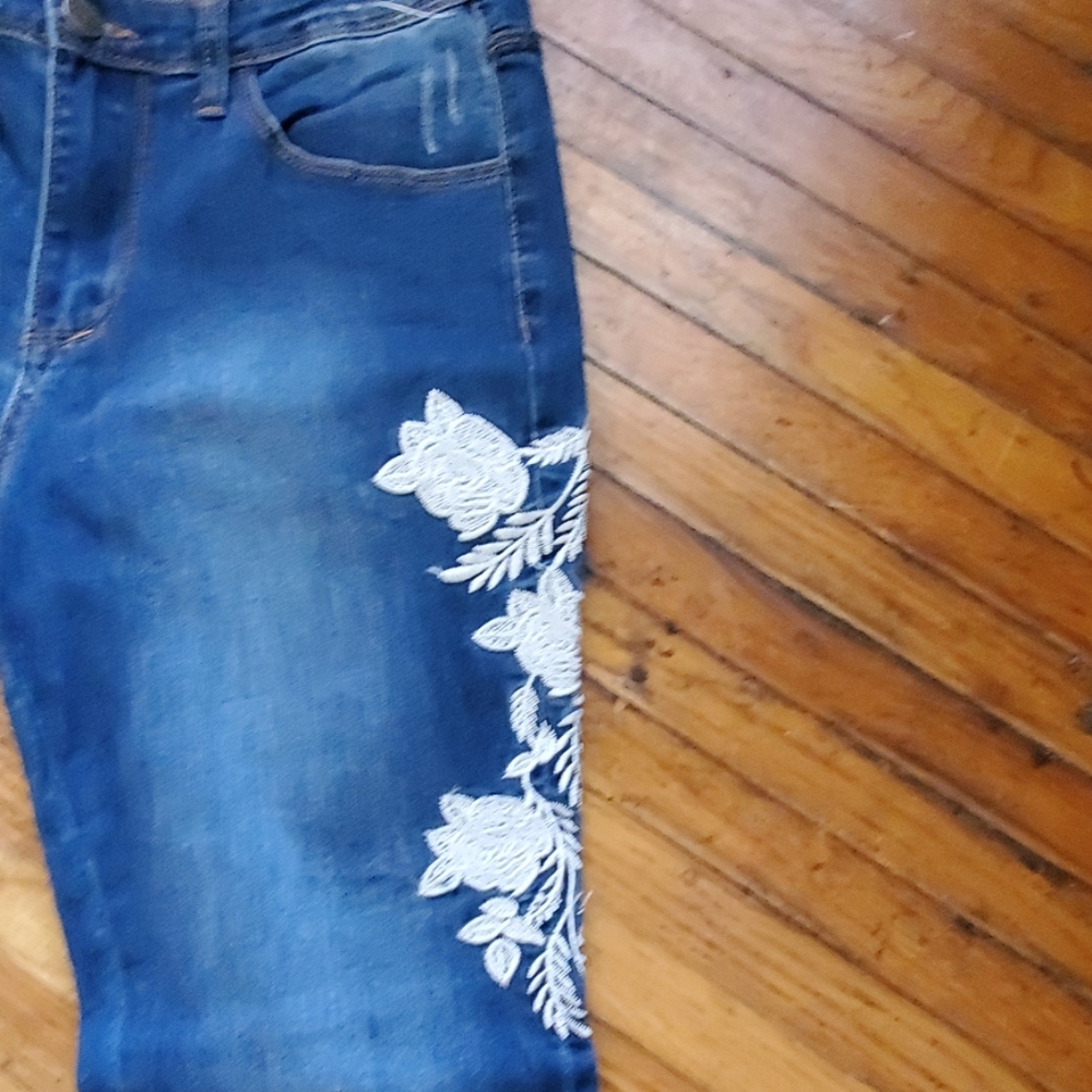 Embroidered Jeans - Picture 2 of 3